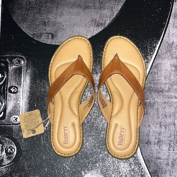 NWT Born Ciara Sandals - Picture 5 of 8